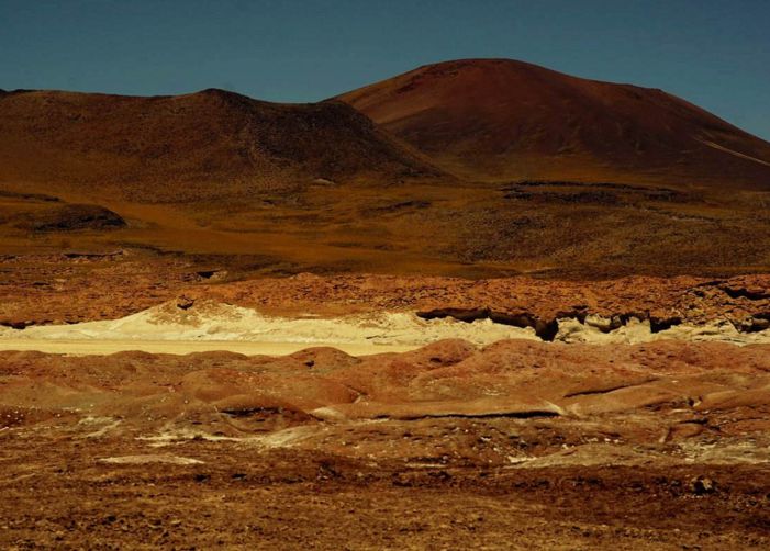 全球最安静的民族，日常从不说话，靠吃毒蛇为生