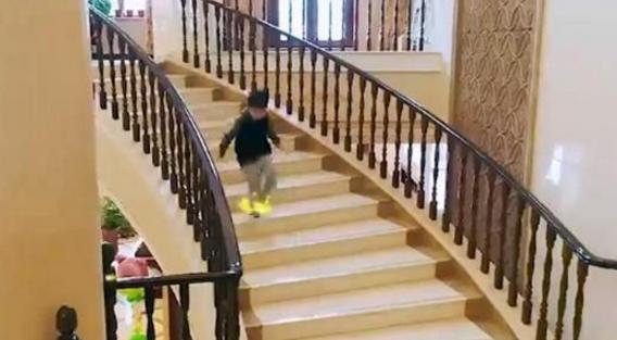 带你参观黄圣依的豪宅，每件家具上都雕着龙，把自己家当成皇宫了