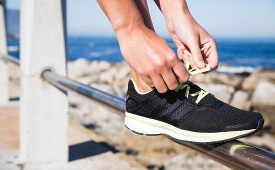 中国最委屈的“跑鞋之王”，脚感堪比亚瑟士，居然被国人嫌弃“太廉价”