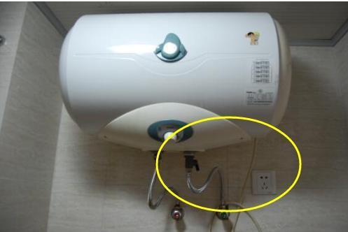 電熱水器洗澡要不要斷電？聽專家一分析，真是拿生命在洗澡