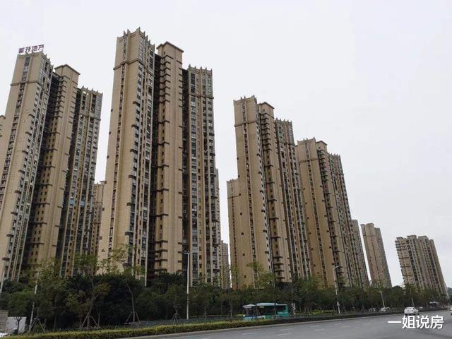 明明都说房子越来越难卖，为何炒房客还不抛售？事情没那么简单