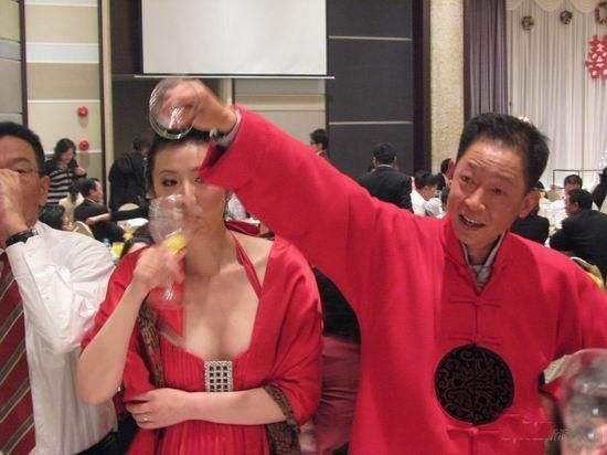 53岁王志文的6任前终于曝光，看到现在老婆，网友：这辈子值了！