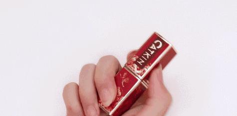 孙怡随手晒的口红，价格公布后，网友：我从此再也不用阿玛尼了！