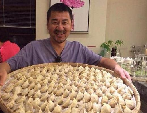 参观陈建斌现实的房子，餐餐都是大虾鲍鱼，生活质量太好了