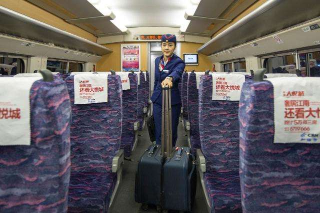 为何火车上“人山人海”，盒饭缺卖不出去？原来有“难言之隐”！