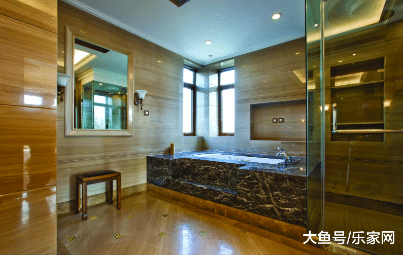 夜晚，卫生间门紧闭还是开展？做错每天得吃“一堆药”！