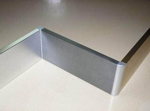 橱柜底部多装这个东西，寿命多用二十年没问题，防水又防踢