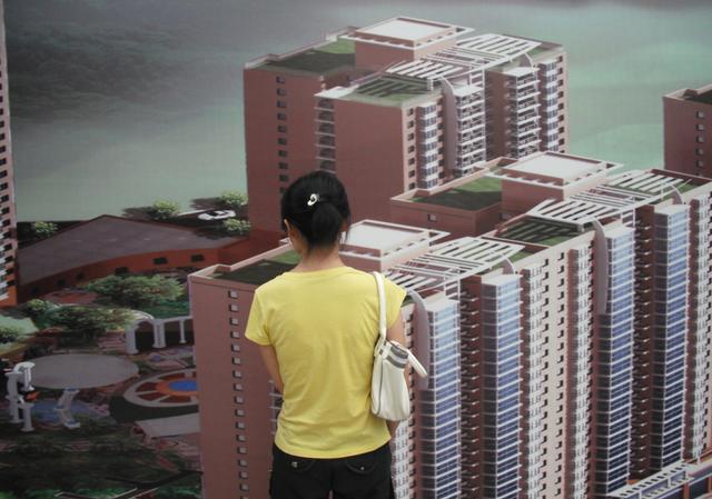 房價下跌2萬，炒房客寧砸房也不降價，李嘉誠：炒房不可取