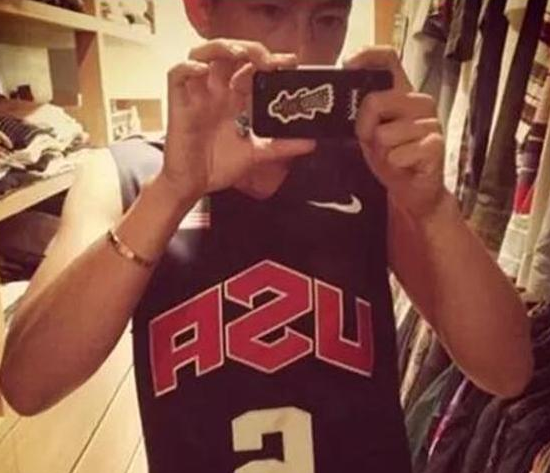 带你参观陈冠希住的豪宅，如今已经过上平淡生活，室内装修很豪华