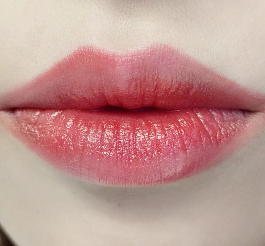 蔻驰口红同样高级，高冷外表少女心