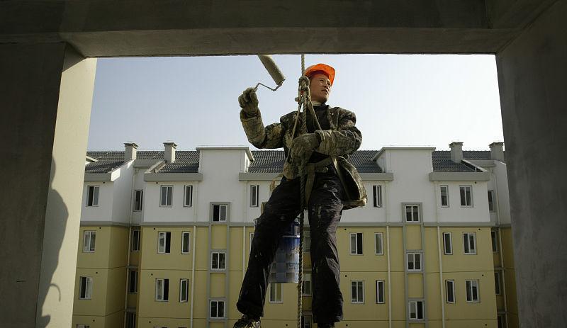 买新房两梯四户 选东边套、西边套还是中间套？