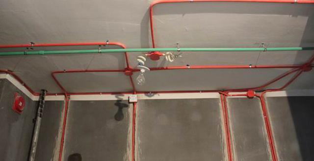 水电改造到底怎么走向？国家电工道出横平竖直VS两点一线实情！