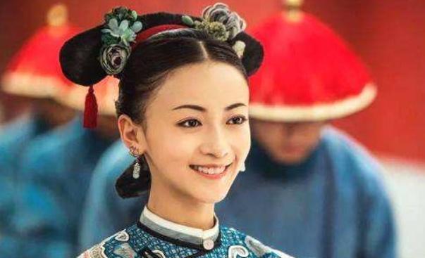 令妃的儿媳，宫女出身，却最早被皇帝宠幸，生皇长子封皇贵妃