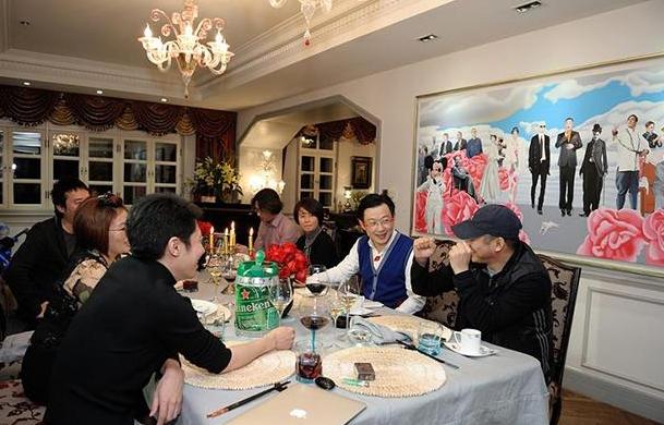 参观周立波在美国的家，一个餐厅也上百平米，等于是私人宫殿了