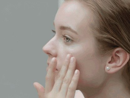 50岁皮肤科医生建议，没钱也要定期换的护肤品，看完这4点就明白了