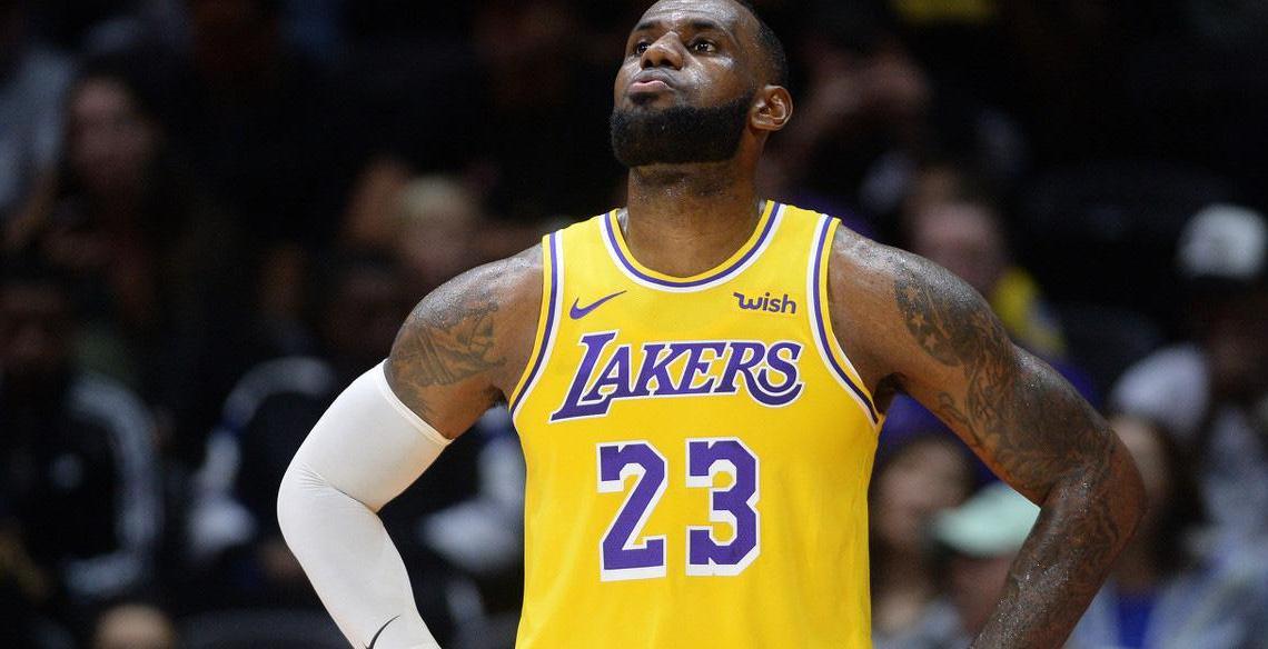 名记曝湖人年轻人质疑詹姆斯：防守时不动，下快攻跑得最快！