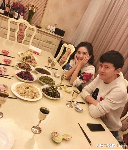 明星佟大为现实的家，餐桌也太大了吧，能同时坐十几个人