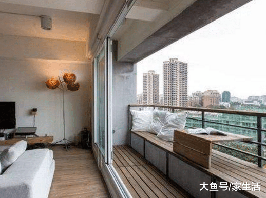 越来越多人都这样装修阳台，比装推拉门实用十倍，懊悔没早知道