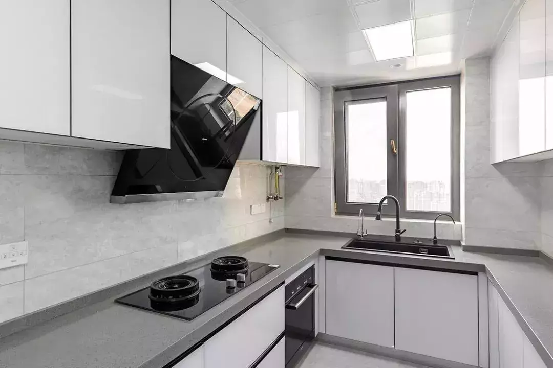 小戶型廚房面積不大，更是要注意把燈光給布置好