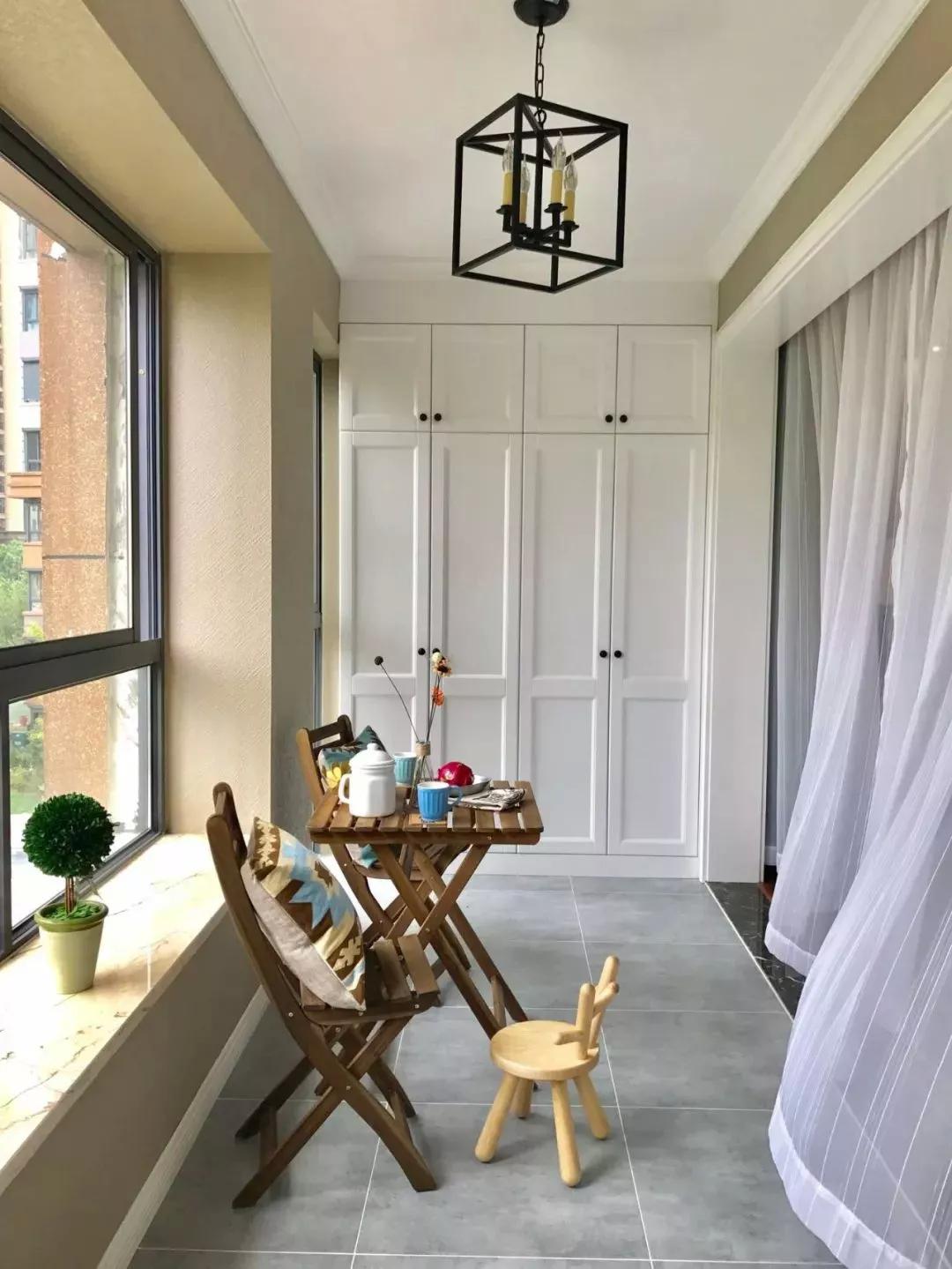 阳台一定要吊顶？不，这样简简单单装其实效果也很棒呢！