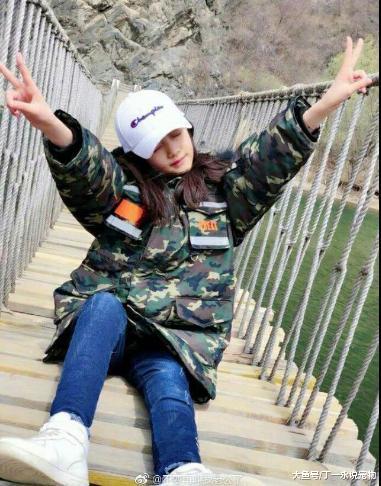 赵薇“女儿”颜值像开挂了一路飙升，从小就有一双电眼