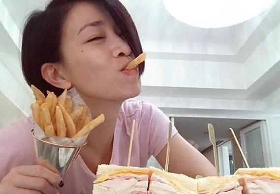 ?带你看佘诗曼住的豪宅，在香港住着小几十平方的房，明星也不容易