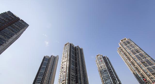 购房者不买账，商家不降价，有价无市能撑多久？4种立场各有担忧