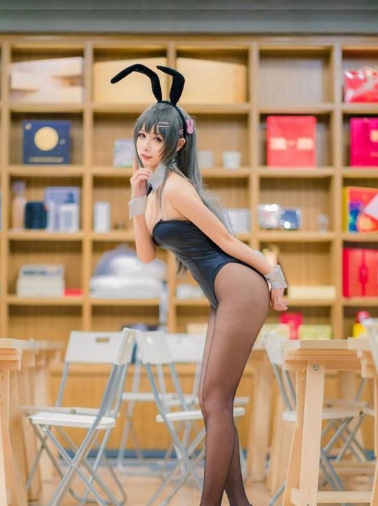 摄影：日本萝莉樱岛麻衣cos兔女郎，娇羞可爱又性感