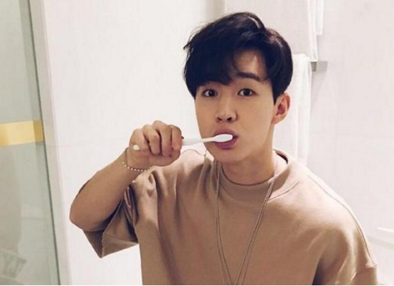 带你看看刘宪华住的豪宅，在家也会勤奋练钢琴，富二代也不懒惰