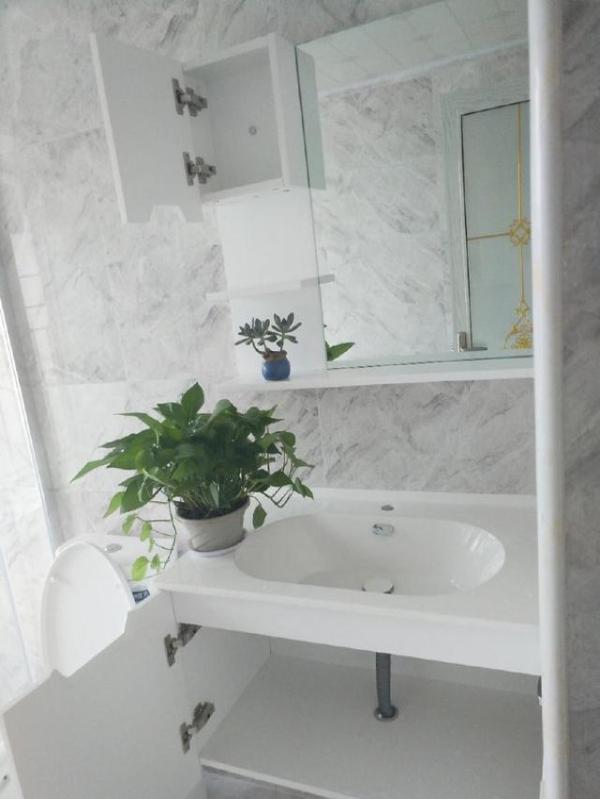 老公找表哥裝修完工的新房，還沒家具就很漂亮，電視墻很喜歡！