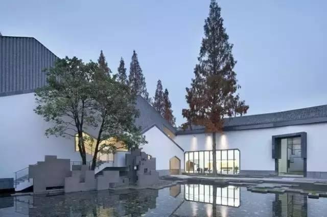 中式院子，一砖一瓦都极具讲究，真是美到骨子里