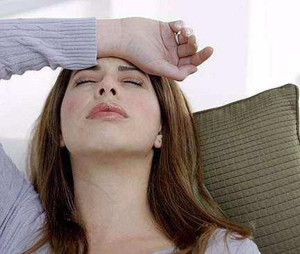 医生|“艾滋病”潜伏期或有10年,前3月身体若有“3种情况”,快去检查!