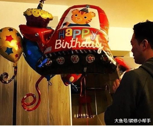 “古惑仔”谢天华香港的家，在家是个居家好男人，房子装修很普通