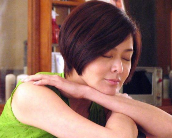 参观关之琳在香港的家，57岁还是一个人住，房子很大却显得冷清