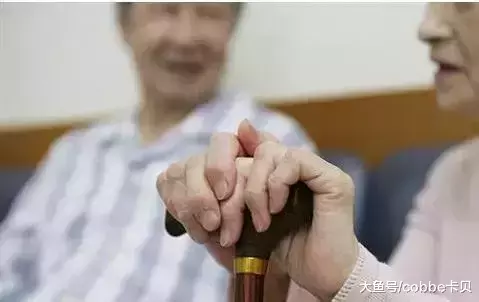 外卖小哥名下有11家公司？网友这次却纷纷支招！