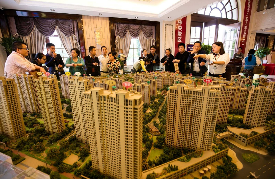 为什么房子卖完后，豪华的售楼部都要立马拆除？售楼小姐说漏了嘴！