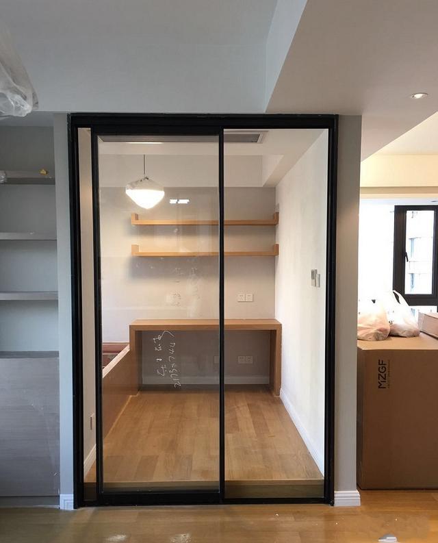 硬装结束了，头一次见卧室衣柜这样装，太漂亮了，邻居纷纷问我在哪定的？