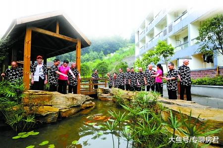 马云、李嘉诚早暗示房子失去投资价值，未来4个行业最有“钱”途