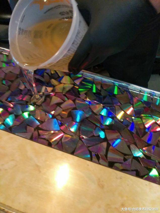 厨房不铺石英石，捡100张旧CD光碟，通通剪碎铺台面上，实用好看！