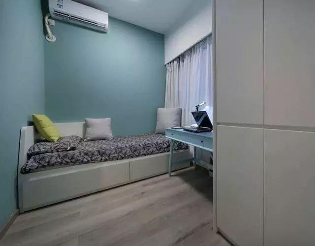 客餐厅地面通铺水泥砖，过道可以荡秋千，朋友说没见过这样的！