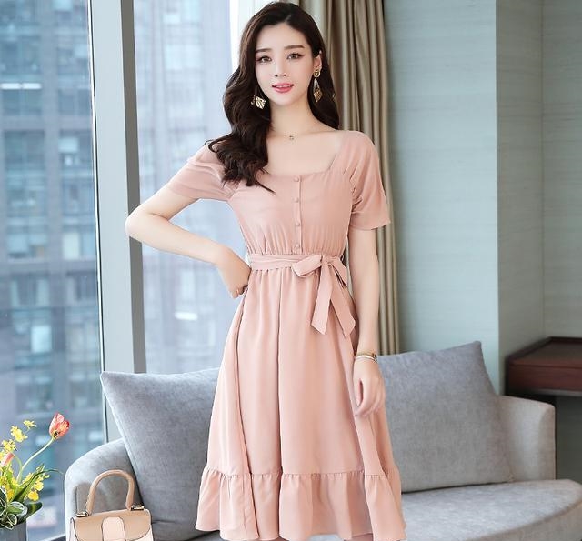 女人过了40岁，穿上这些连衣裙，不仅减龄还能凸显你的女人味