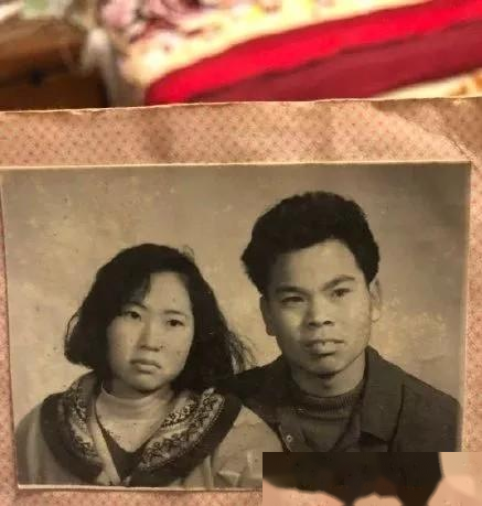 看到爸妈当年的结婚照，便开始怀疑人生了
