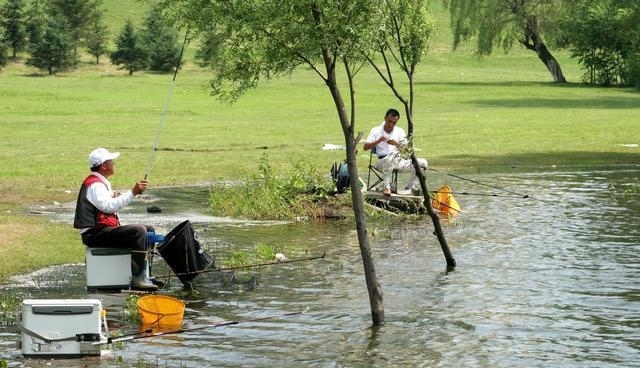 蚯蚓钓鱼已过去！学会一招日钓百斤，十用九准，知道的人屈指可数