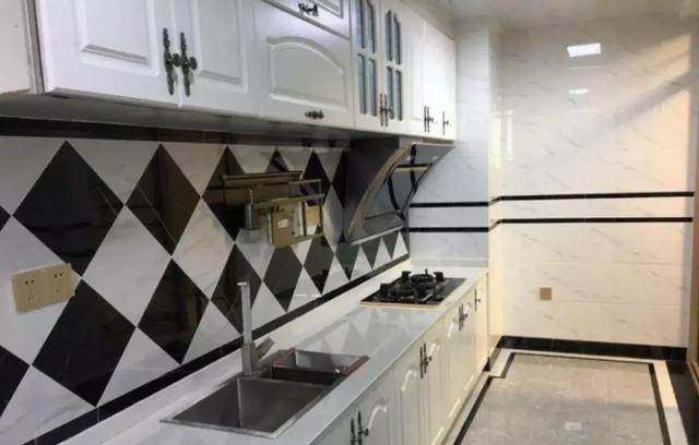 10年存钱一朝买房, 80平精装两居小家幸福生活将从这里开始