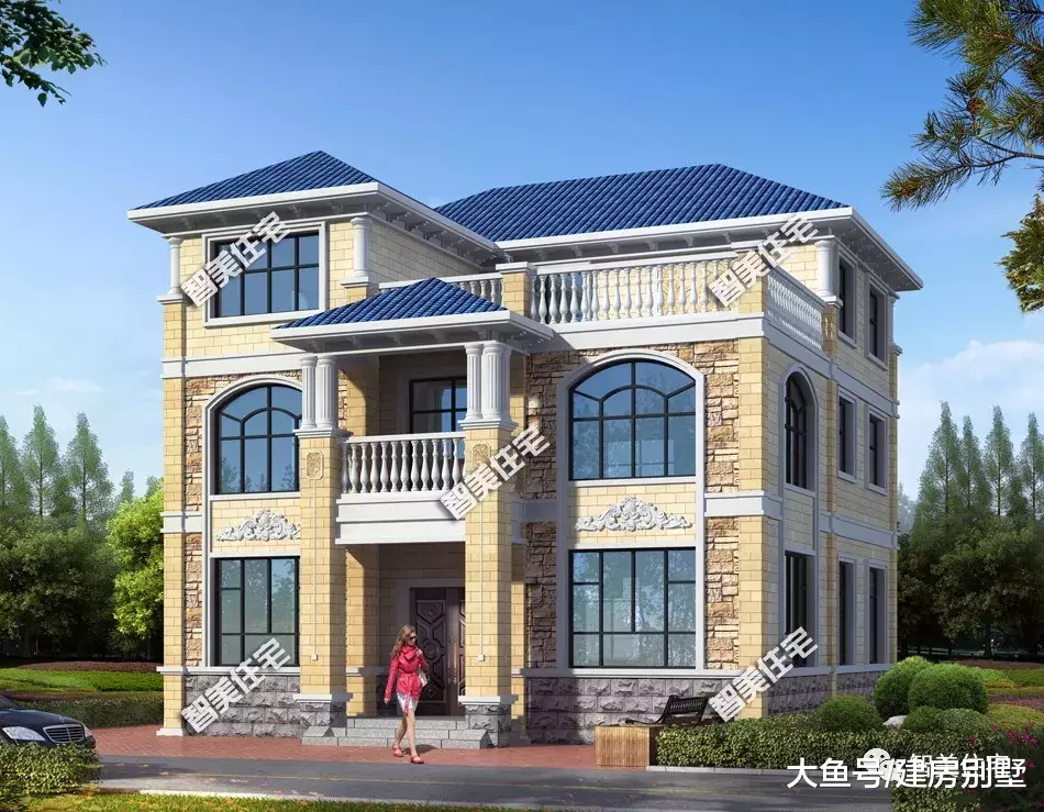 两栋宽11米多的三层别墅，第一栋新中式风格，造价30万左右