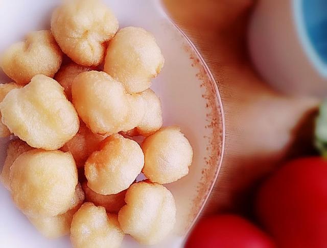 这种面食真不错，皮薄里软，比油条简单，比油饼好吃