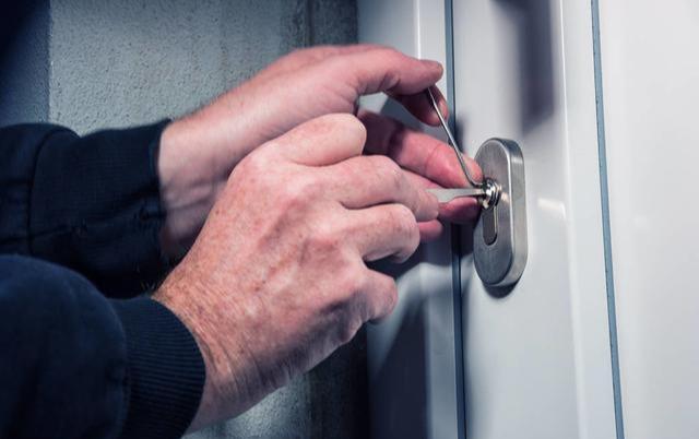 开发商装的门窗到底要不要换？我家没搞清楚，白白浪费了钱！