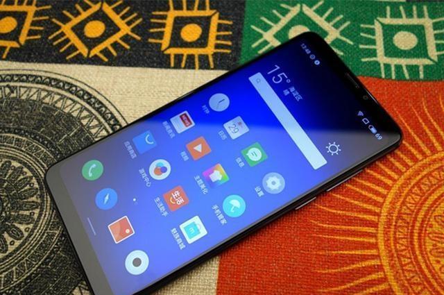 18W快充+人脸解锁，这手机发布才5个月，现价格1000不到