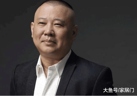 带你看看郭德纲住的豪宅，室内布置很古典，仿佛走进古代房屋