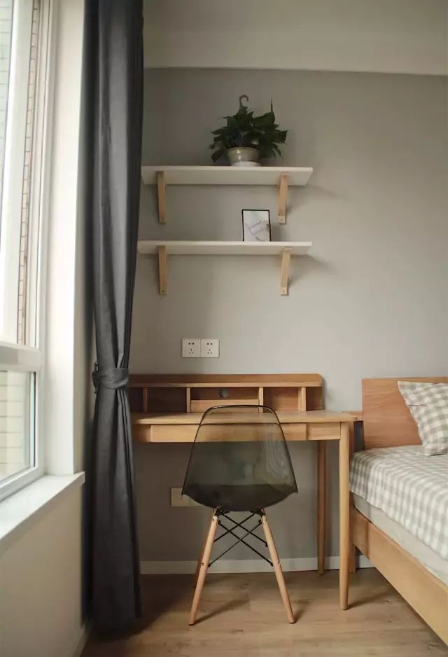 别纠结装次卧还是书房了，合在一起不是很好嘛！